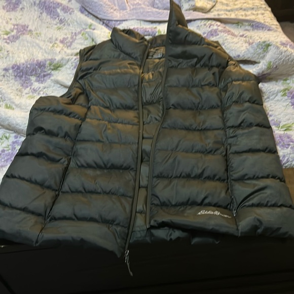 Women’s Eddie Bauer Packable Down Vest - Picture 1 of 3